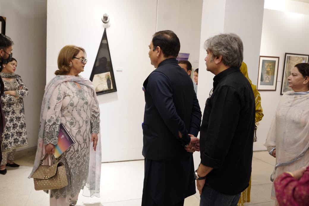 razi_ahmed_'s tweet image. Alhamra presented its twentieth Young Artists’ exhibition (runs through May 30). This exhibition showcases the talent of artists from all over Pakistan and is a testament to the ingenuity and vibrancy of these creative individuals. 🇵🇰 #alhamra #pakistaniart