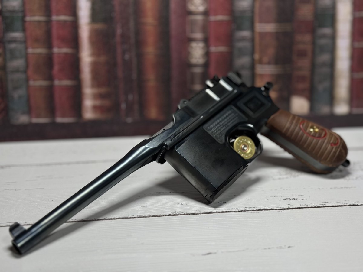 kosotto's tweet photo. A!CTIONのMauser C96 Red9発火モデル組み立てキット。
本体は素のHWなので初のブルーイングに挑戦。
めっちゃ時間かかったけど中々の仕上がりになった。
来週末にでも発火を試そうかな。 https://t.co/uV80m5xoBI