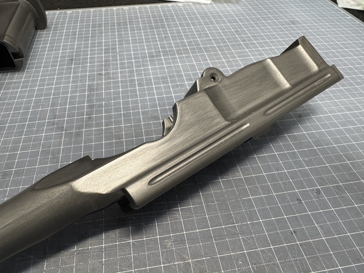 kosotto's tweet photo. A!CTIONのMauser C96 Red9発火モデル組み立てキット。
本体は素のHWなので初のブルーイングに挑戦。
めっちゃ時間かかったけど中々の仕上がりになった。
来週末にでも発火を試そうかな。 https://t.co/uV80m5xoBI