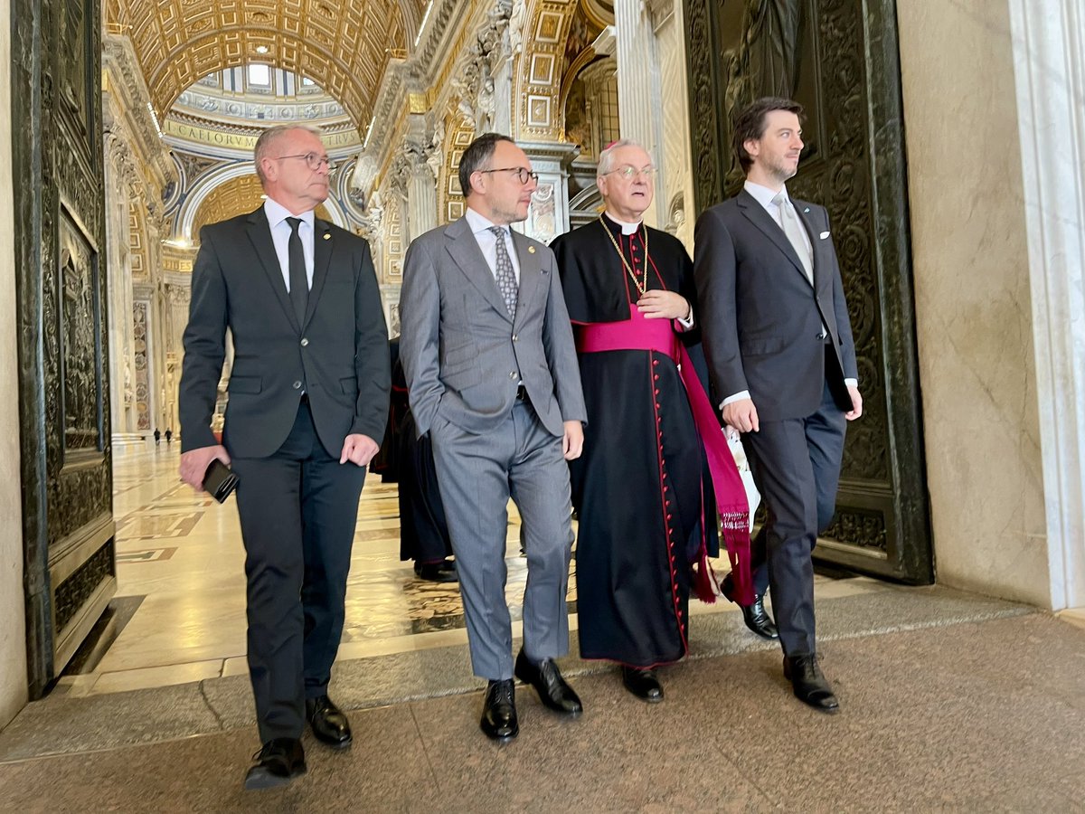 Hem assistit amb el copríncep episcopal, el representant del copríncep francès i el síndic general a la cerimònia solemne d’inauguració del Pontificat de Sa Santedat el Papa Lleó XIV. 

(Fil ⬇️)