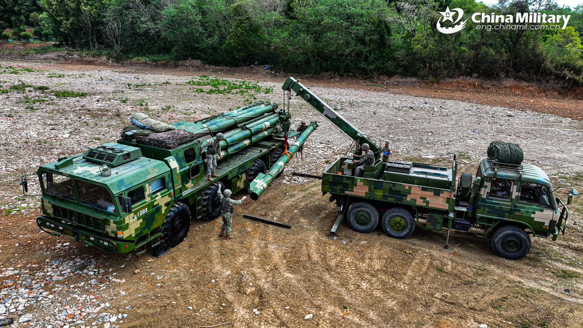 ChinaMilBugle's tweet photo. Combat Support: #Photos show #soldiers assigned to a brigade under the Chinese #PLA 72nd #GroupArmy conducting a combat support training exercise. #Chinamilitary https://t.co/iHU6qsbG14