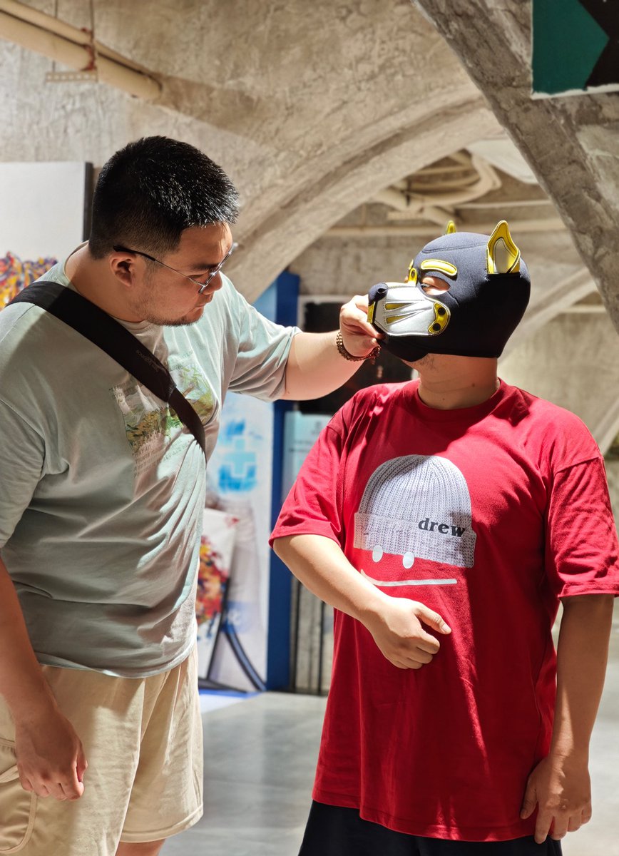 栗子教授九岁啦，虽然按照狗的年纪已经是大龄犬了，不过好在人形犬可以陪伴主人更长久的岁月，在主人面前始终像第一天一样幼稚且真诚。