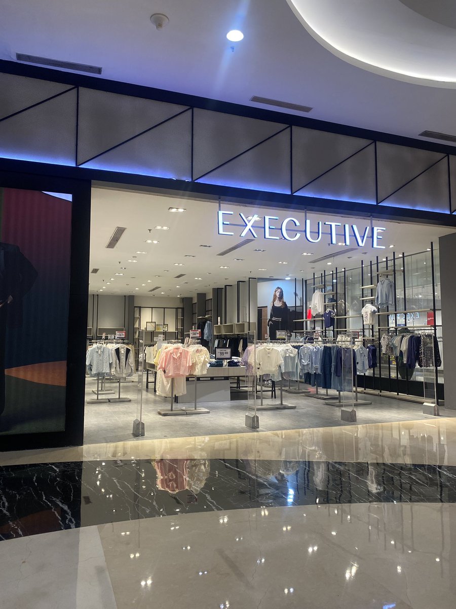 Sebagai pengguna merek Executive dari lama, aku punya cara sendiri biar beli baju lebih murah hahah 😸

sering banget belanja dengan cara ini makanya aku bilang brand ini worth to buy karena selain modelnya yang ikut trend, bajunya juga awet menahun

spill caranya di thread👇🏻