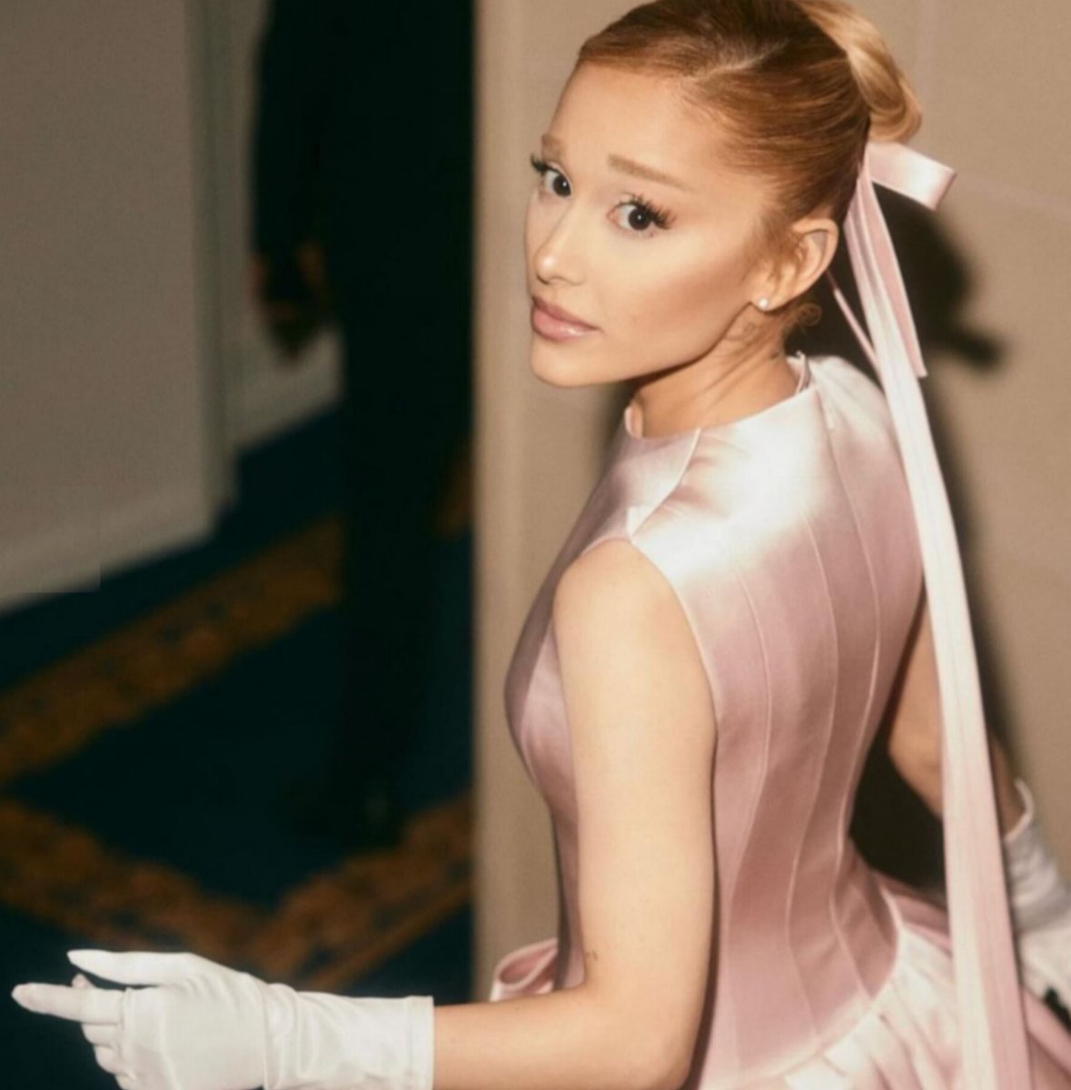 Ariana (fake) tweet media