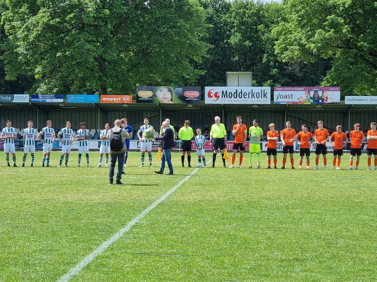 Berdje70's tweet photo. Middagje #groundhopping in de Vierde divisie op Sportpark De Wijchert waar AWC in de race voor deelname aan de playoffs een dure thuisnederlaag leed. Het bezoekende Wittenhorst maakte een prima indruk en draaide na rust een 2-1 achterstand om in een dikverdiende 2-4 zege. #awcwit https://t.co/DfrvhfLmMI
