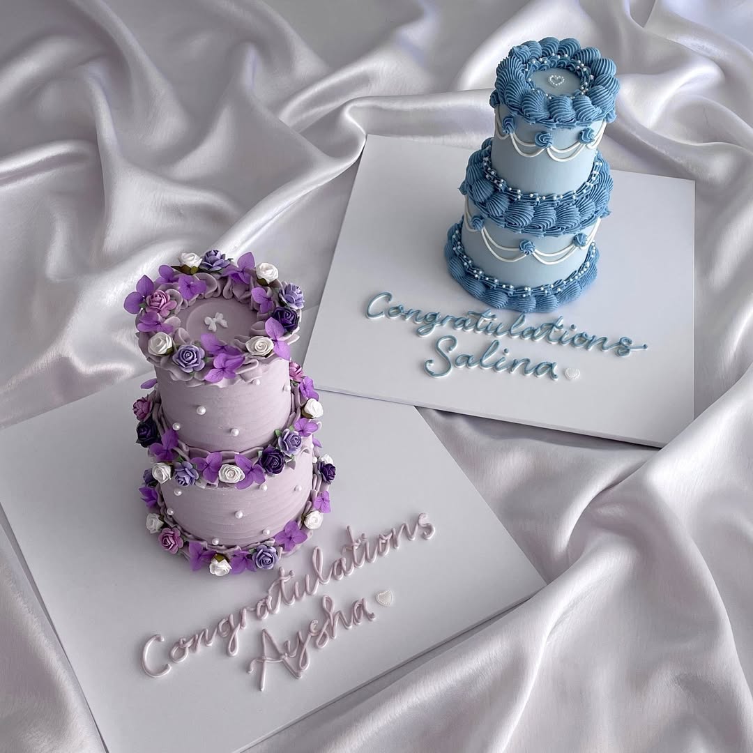 Sunday just got sweeter!
Congrats Ayesha &amp; Salina — your milestones deserve cakes as stunning as these.
Baked with love by the amazing couple at Viha Cakes!

#VihaCakes #SundayVibes #Congratulations #CakeGoals #CoupleBakers  #WorldBakingDay 
#couples #cake  #couplesgoals