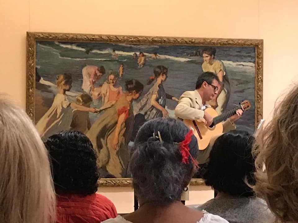 RSerrallet's tweet photo. Hoy, en el Día Mundial de los Museos, cmparto esta foto en el Museo Nacional de Cuba.
#DíaMundialDeLosMuseos #Museos #MúsicaClásica #GuitarraClásica #RafaelSerrallet #JoaquínSorolla #ArteYCultura #MúsicaYArte #YElCantoDeTodas #FYC #LatinGramy https://t.co/3zdeu13gV1