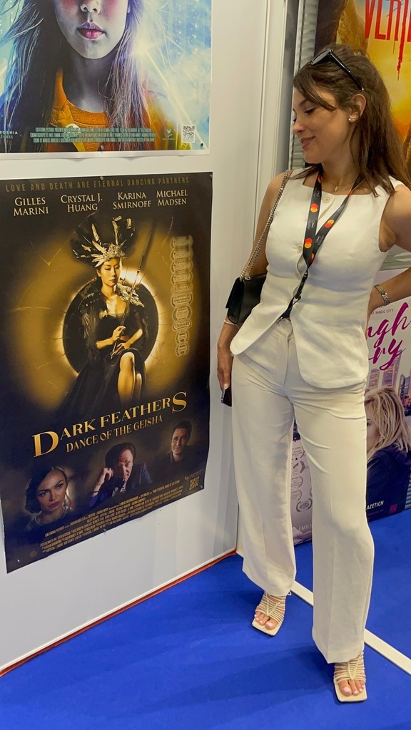 🎬️ The line producer for Dark Feathers visited us today in Cannes!  🪶

Come see us at Booth Riviera E14! 

#cannes #cannesfilmfestival #darkfeathers