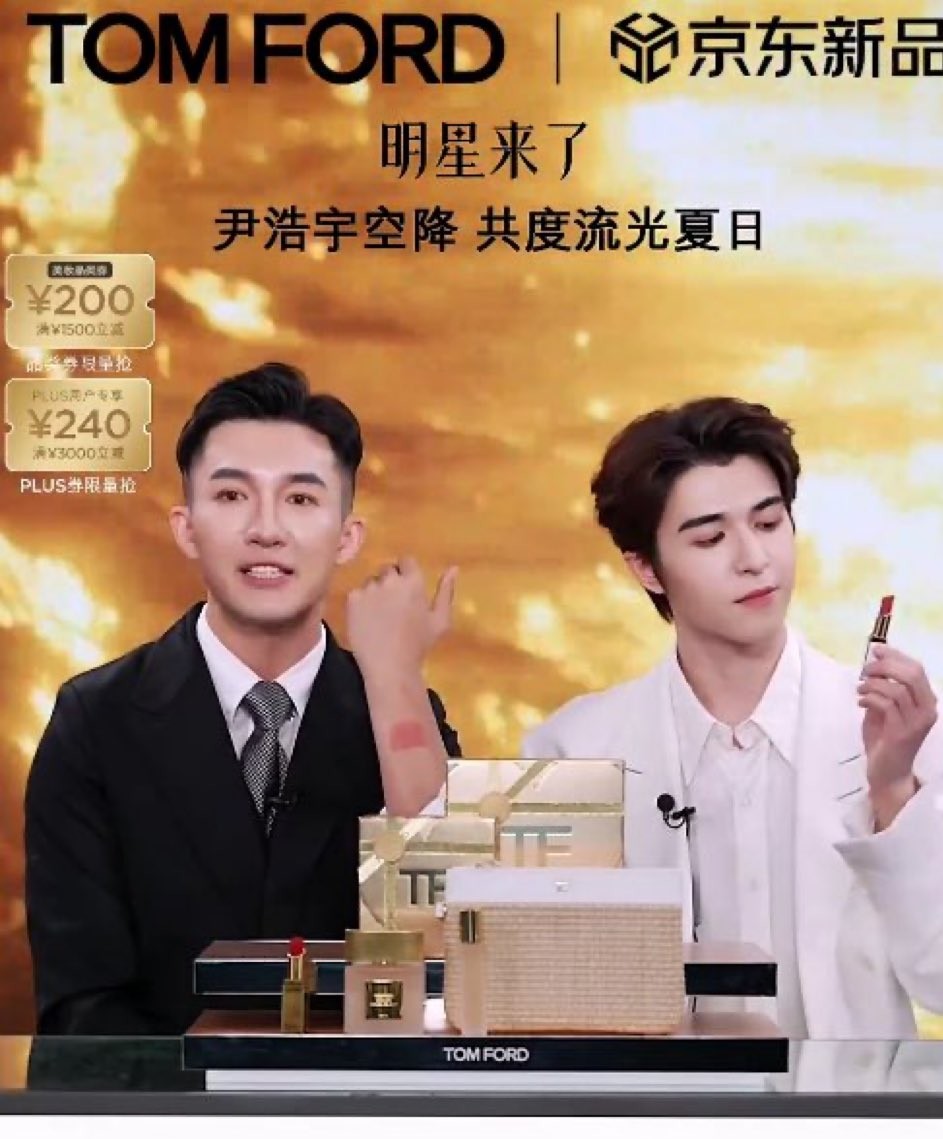 otpcnews's tweet photo. งานปัง!! แบรนด์ดังพุ่งเข้าหาไม่หยุด "แพทริค ณัฐวรรธ์" ร่วมงาน Tom Ford Beauty ไลฟ์แนะนำผลิตภัณฑ์ในช่วงเทศกาลบอกรัก 520 ผ่านแพลตฟอร์มใหญ่ https://t.co/59ek1LCp0q

YINHAOYU TF520 LIVE
#TomFordBeautyxPatrick
#PatrickFinkler #YinHaoyu

อ่านข่าวเพิ่มเติมได้ที่ https://t.co/VyZPwtXR3O