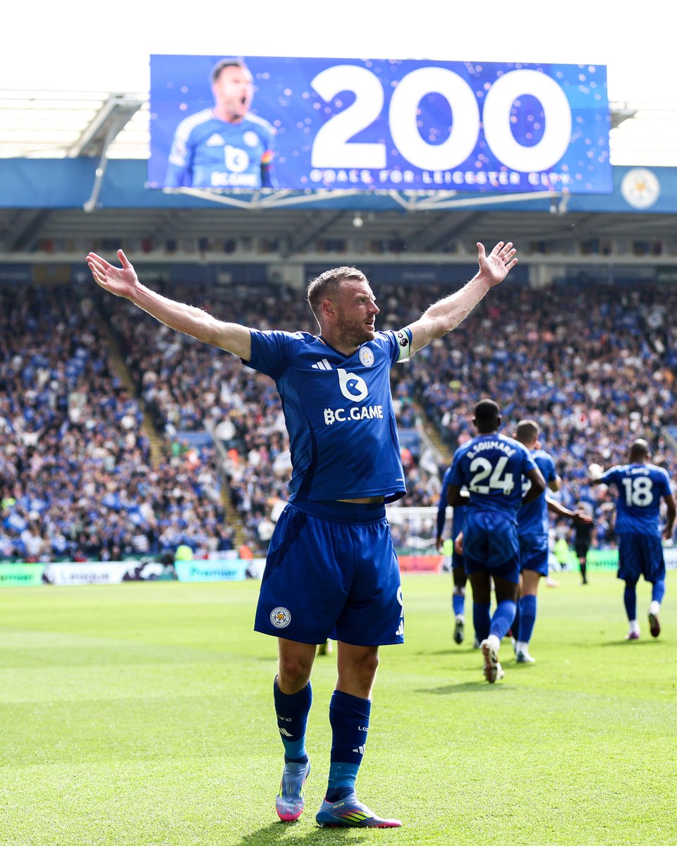 brfootball's tweet photo. Jamie Vardy scores his 200th goal for Leicester in his 500th and final game for the club.

Of course.

Legend 🦊 https://t.co/arWa1L7t4L
