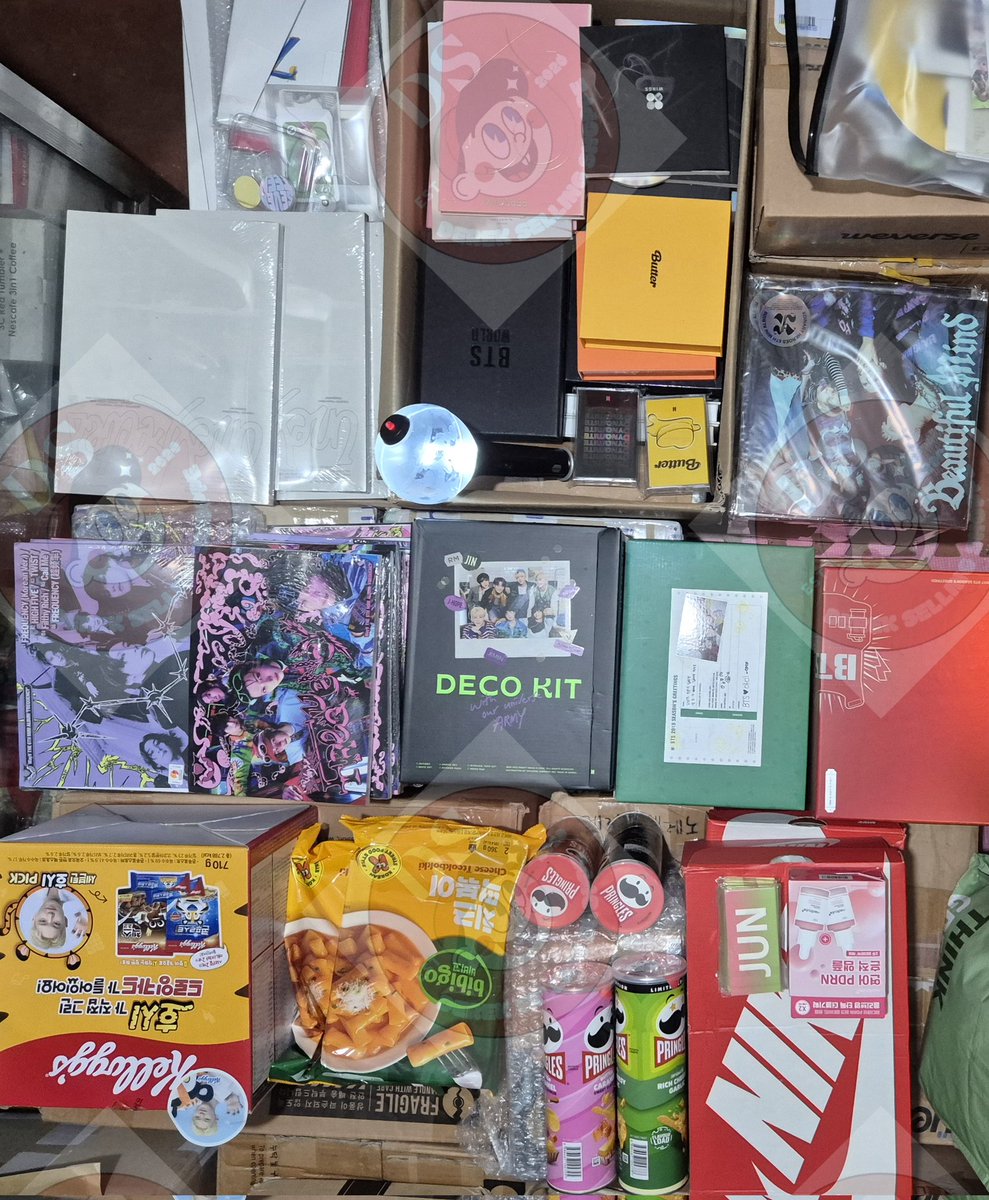 DerekShoppe's tweet photo. Received box#77 slow update on our shop33 for on hand selling #BTS #XdinaryHeroes #nctwayv #THEBOYZ #DXMON bts lightstick working ok anyone interested? https://t.co/Ium3BPA6m4