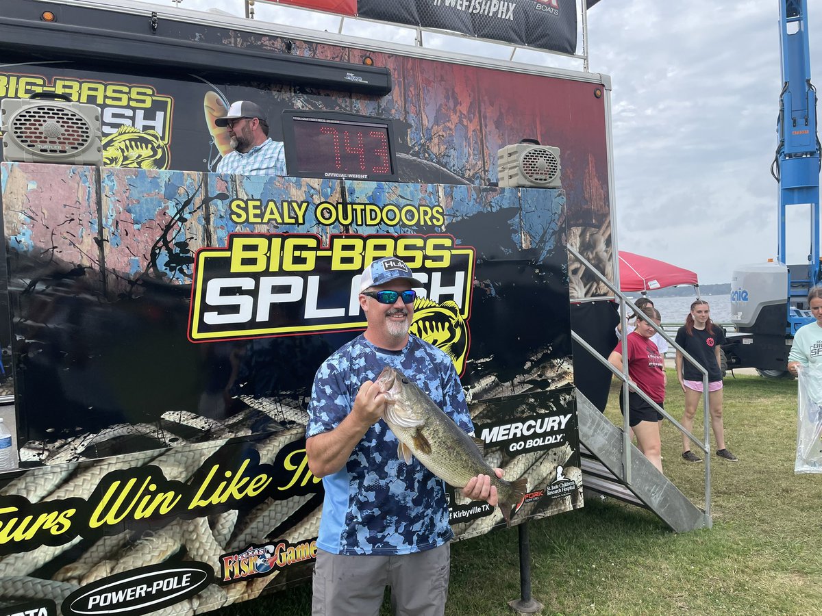 Kicks 105 tweet media