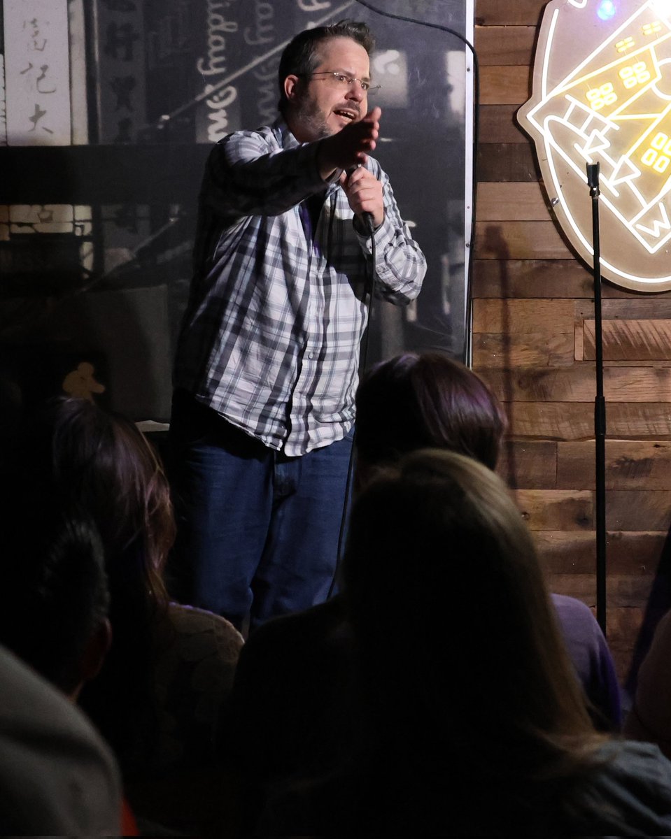 Crystal_Eise's tweet photo. @darrensechrist from the @dungee_the_cat_comedy return 🤌 @elbowroomcomedy
#canon #canonphotography #photography #photo #ctcomedy #connecticutcomedy #comedy #connecticut https://t.co/BQMUhtODIh