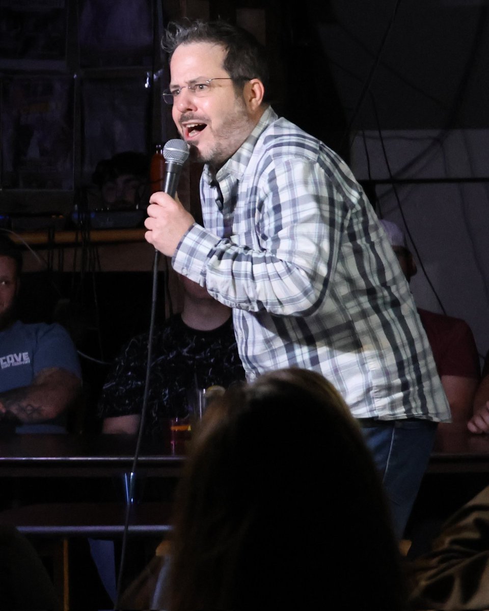Crystal_Eise's tweet photo. @darrensechrist from the @dungee_the_cat_comedy return 🤌 @elbowroomcomedy
#canon #canonphotography #photography #photo #ctcomedy #connecticutcomedy #comedy #connecticut https://t.co/BQMUhtODIh