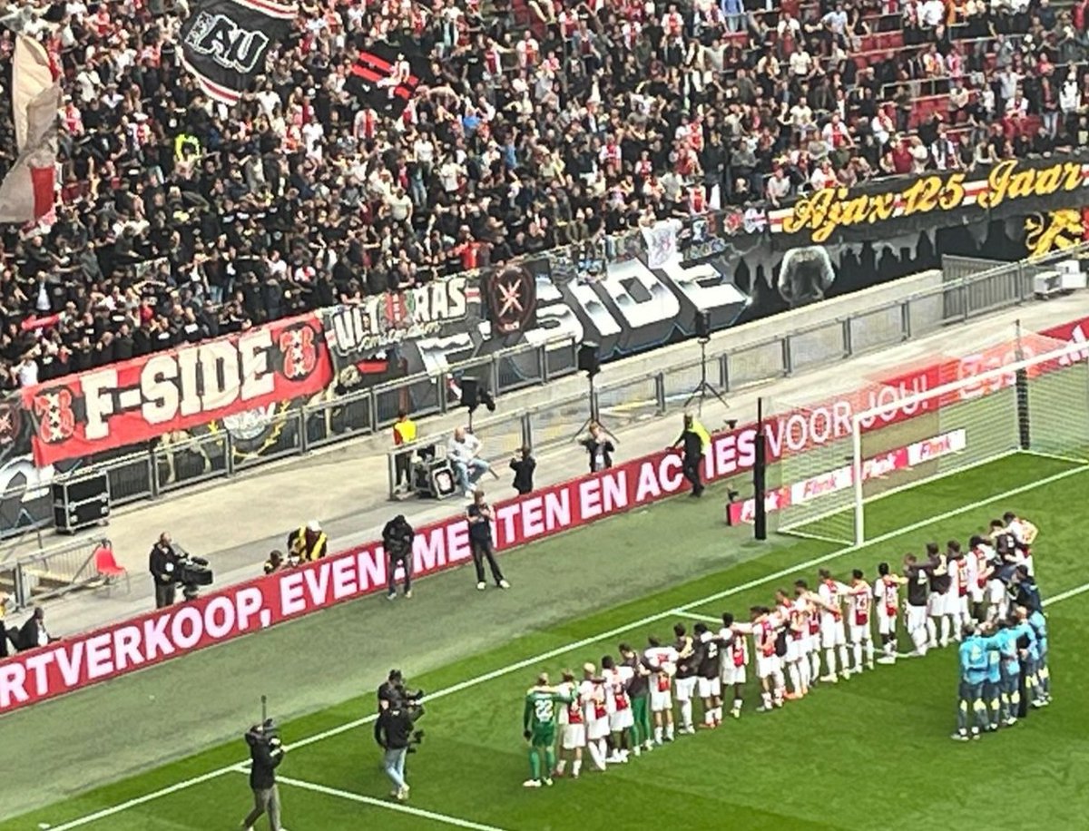 jacquelineajax's tweet image. 3 gouden sterren, AJAX Amsterdam, de mooiste club van Nederland 🤍❤️🤍