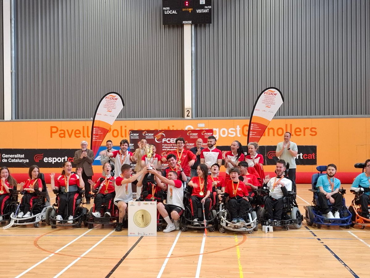 FMDDF's tweet photo. 🔥 SOOOMOOOS CAAMPEONEES DE ESSPAÑAAA 🇪🇸 

🏟️ Nuestra selección de hockey en silla de ruedas eléctrica logró el título en Granollers al imponerse por un contundente 5-0 a Cataluña y revalidó el conseguido el pasado año 🏆 

Noticia completa, aquí 👇🏻 
https://t.co/4FL1LKOiFR https://t.co/qQ9TG0hJUf