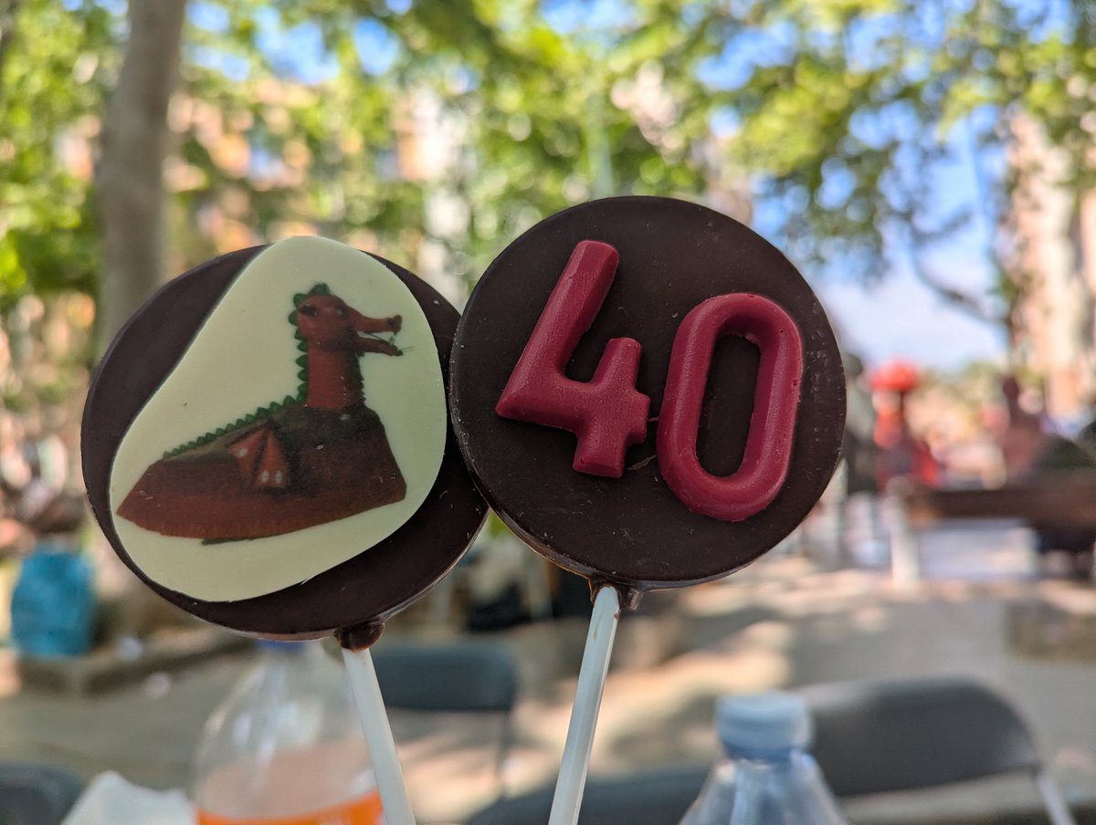 Avui, l'Estarrufat El Drac del #Poblenou ha fet 40 anys!
Gràcies a tothom que ens ha donat suport hi ha deixat hores i feina, hi ha abocat il·lusió i estima... Gràcies!
#Bestiari <a href="/Bestiari_Cat/">Bestiari Festiu CAT</a>