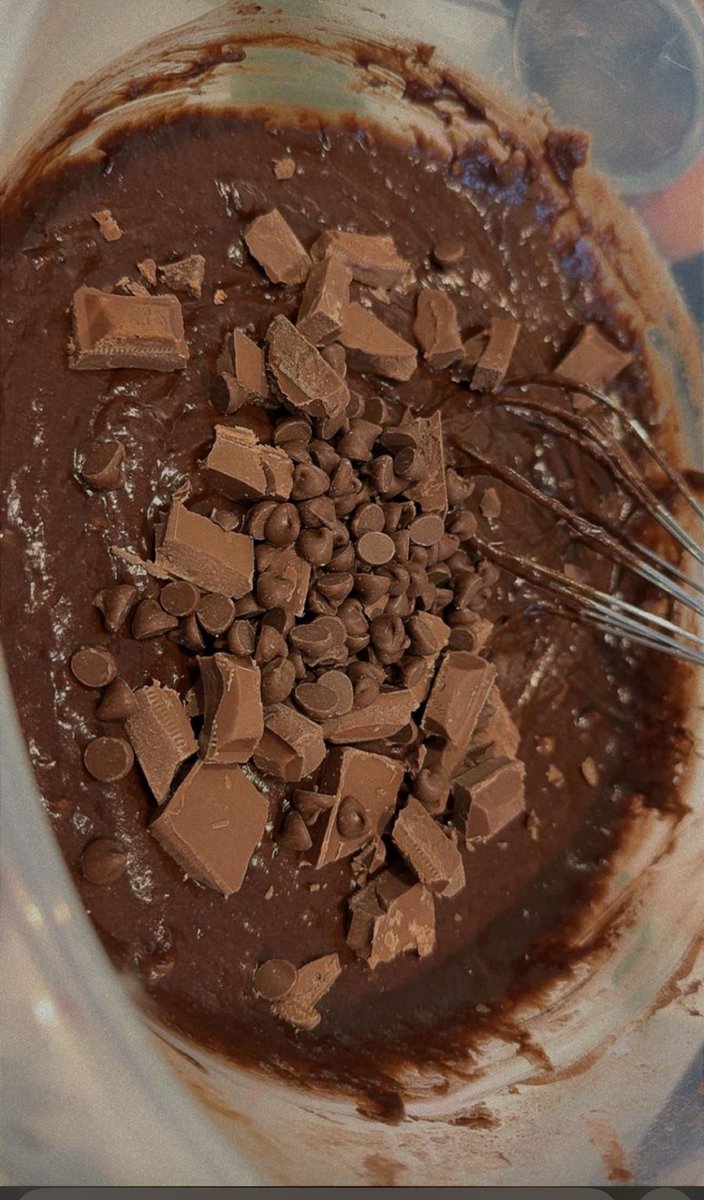 It’s a beautiful weekend, where I’m reading all about the inspiring women in Islam who influenced the course of history through remaining steadfast in their faith and exuding wisdom and patience.

…there’s also a gentle whirl of double chocolate chunk banana bread wafting!