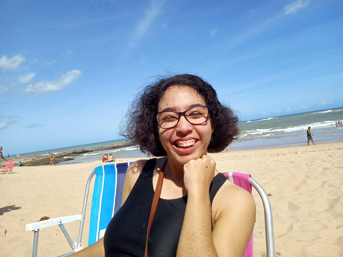 LadyPhoenix_02's tweet photo. Assistindo a #LTASul na praia dos Cavaleiros em Macaé RJ https://t.co/cZgmmtU0mH