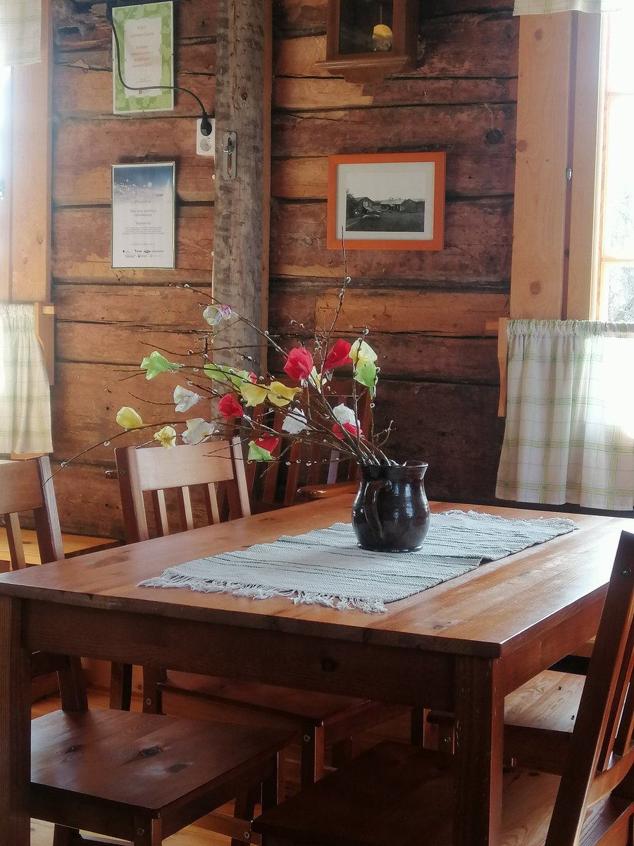 ylapihantila's tweet photo. Yläpihan kesäkahvila on sesongin ulkopuolella avoinna tilauksesta GSM/WhatsApp/tekstiviesti 0505994630. Virallisesti kahvila avautuu su 1.6. klo 12.00. Sitten ollaan päivittäin auki elokuulle asti. Tervetuloa!
#kesäkahvila
#pirtti
#perinneympäristö
#yläpihantila
#visit_karelia https://t.co/B0JlubH6In