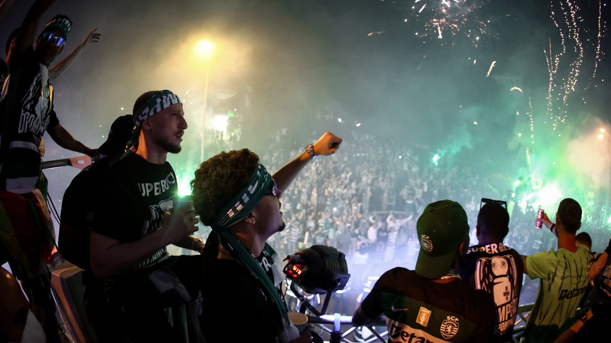 SportingCP's tweet photo. 𝘽𝙞𝙘𝙖𝙢𝙥𝙚𝙤̃𝙚𝙨 em movimento 🚍 https://t.co/SFqlQTNQPd