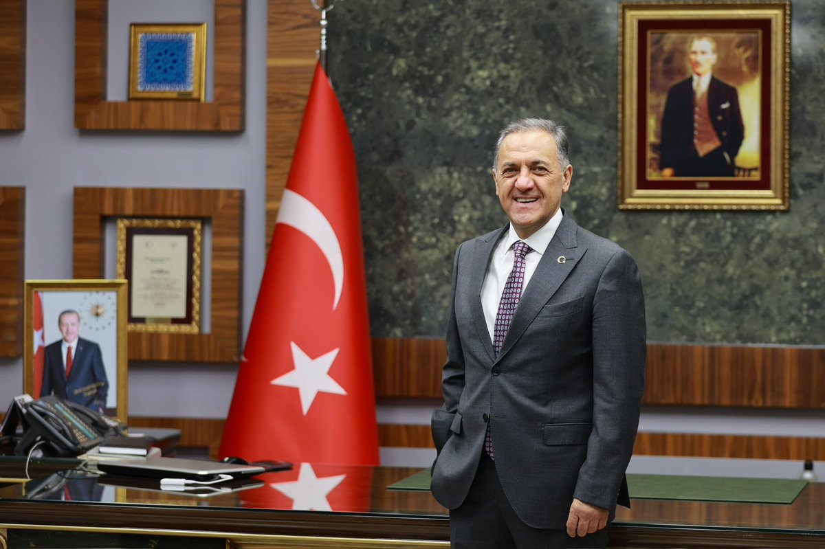 Valimiz Dr. Ahmet Hamdi Usta’nın “19 Mayıs Atatürk’ü Anma, Gençlik ve Spor Bayramı” Kutlama Mesajı: ⤵️

“"Milletin istikbalini yine milletin azim ve kararı belirleyecektir.”

Bugün, Gazi Mustafa Kemal Atatürk’ün Kurtuluş Savaşımızı başlatmak üzere Samsun’a çıkışının 106. yıl