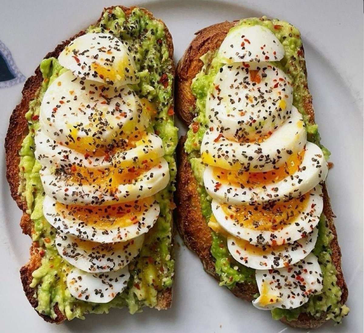 اللي زيي يحبون وصفات البيض هنا بحط لكم اكثر من وصفة لذيذة 🍳 :