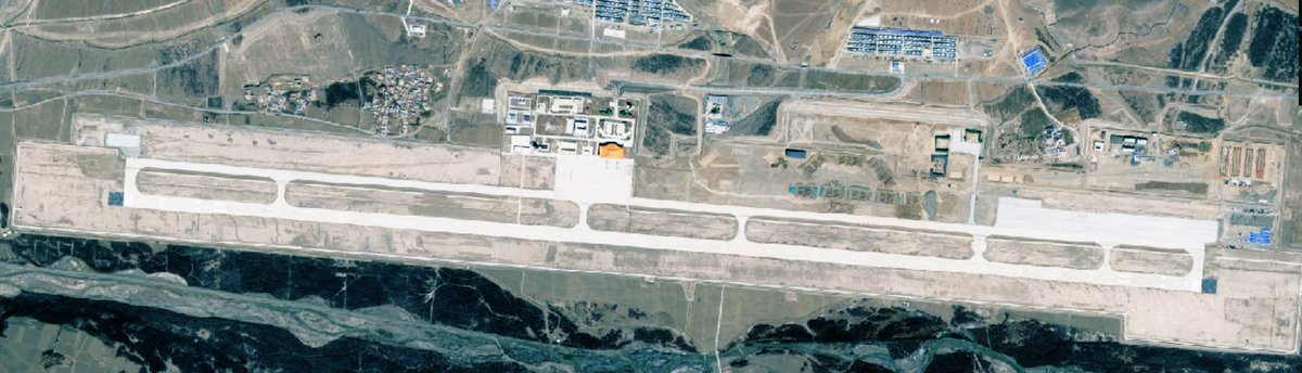 CathayCatch's tweet photo. Lhuntse Airport..Operational..60 Kms from LAC..Ongoing Massive Infrastructure Enhancement..UNUSUAL THOUGH; A possible Helibase/ Heptr Hangars within the complex..EAST OF THE CIVIL DISPERSAL AREA..Keep Tracking.. https://t.co/CsAX5Fegq4