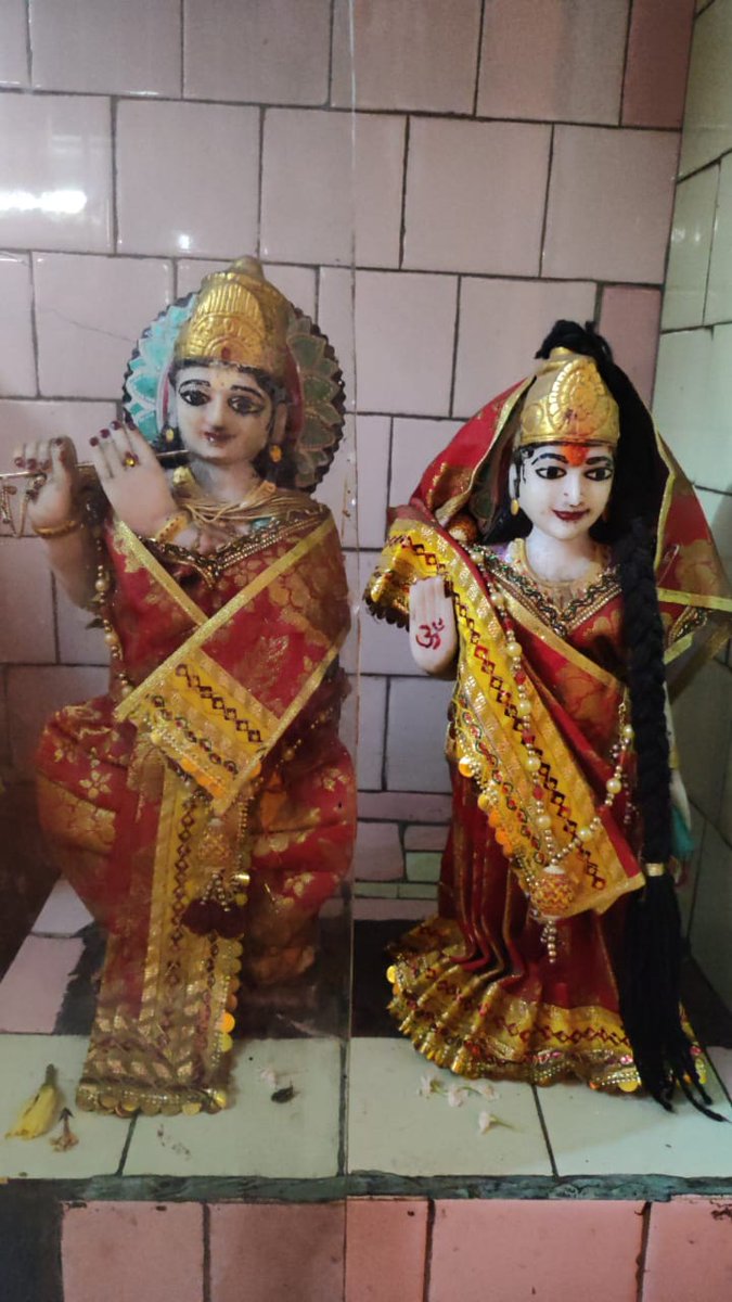 Lokendra9918645's tweet photo. हसनगंज/उन्नाव

कोतवाली से महज 500 मीटर की दूरी पर बेखौफ चोरों ने दिखाया कमाल,राधा कृष्ण मंदिर से चांदी के मुकुट हुए चोरी,पहले भी मुकुट हो चुके हैं चोरी अभी तक नही हुआ खुलासा,आज फिर घटना को दिया गया अंजाम।
@myogiadityanath @dgpup @Igrangelucknow @Uppolice @unnaopolice https://t.co/dpF7nUHieG