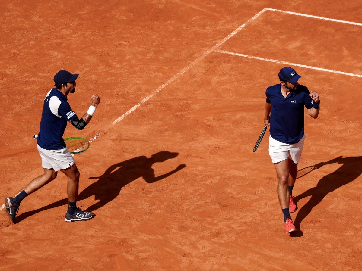 Comité Olímpico ESA (@teamesa_) on Twitter photo ¡CHELO SE CONSAGRA CAMPEÓN EN ROMA!🎾🏆🇮🇹
El tenista salvadoreño <a href="/CheloArevaloATP/">Marcelo Arevalo</a> y el croata Mate Pavić superaron 6-4, 6-7 y 13-11 a los franceses Sadio Doumbia y Fabien Reboul y se consagraron campeones del Masters 1000 de Roma.
¡Eres un orgullo para el país, Chelo!👏🏻 ¡CHELO SE CONSAGRA CAMPEÓN EN ROMA!🎾🏆🇮🇹
El tenista salvadoreño <a href="/CheloArevaloATP/">Marcelo Arevalo</a> y el croata Mate Pavić superaron 6-4, 6-7 y 13-11 a los franceses Sadio Doumbia y Fabien Reboul y se consagraron campeones del Masters 1000 de Roma.
¡Eres un orgullo para el país, Chelo!👏🏻