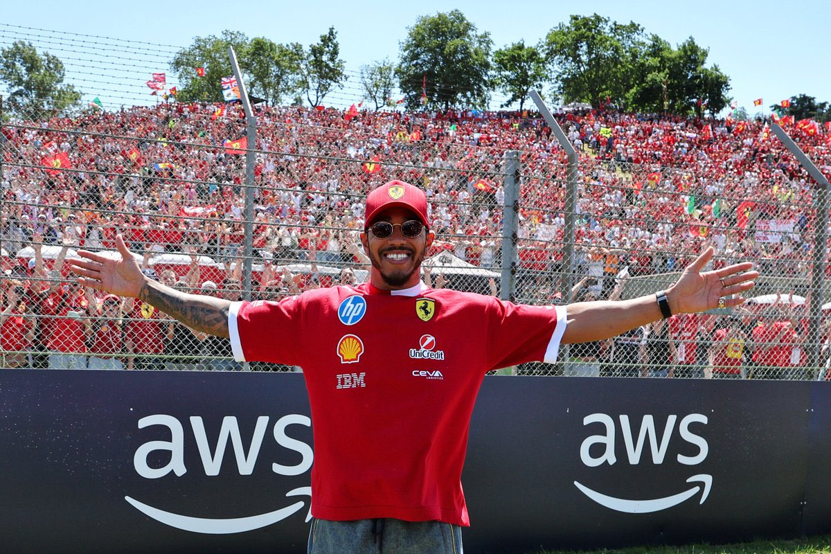 Lewis Hamilton, Ferrari adına yarıştığı ilk ev yarışında 8 pozisyon kazanarak P4 oldu.

Lewis Hamilton: "Forza Tifosi, bu sizin içindi."