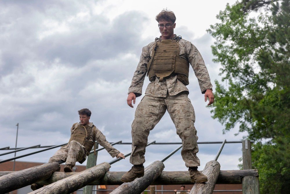 iimefmarines's tweet photo. Lead, Fight, Win 

U.S. Marines with 1st Bn, 10th Reg, @2dMarDiv tackle the obstacle course during the Marine Corps Martial Arts Program Instructor Course. The MAI Course is a rigorous program that shapes Marines into disciplined leaders. 

📸 @USMC Lance Cpl. Isabella Ramos https://t.co/htIsvRx0Y4