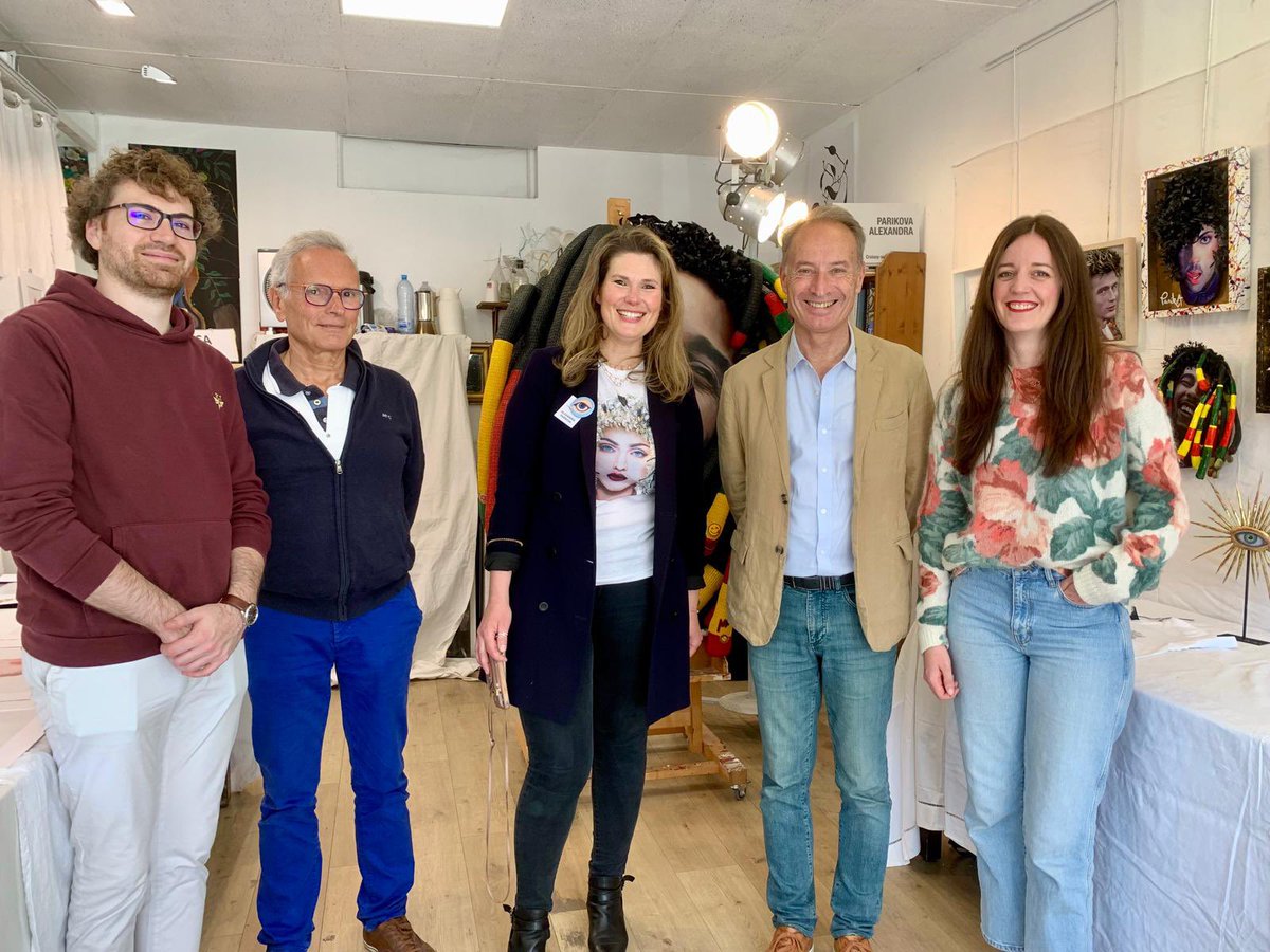 jrdavin's tweet photo. Parcours d’arts des ateliers de la boucle @VilleCroissy rencontre avec nos artistes professionnels #croissy #culture #art https://t.co/cNoER8WvEs