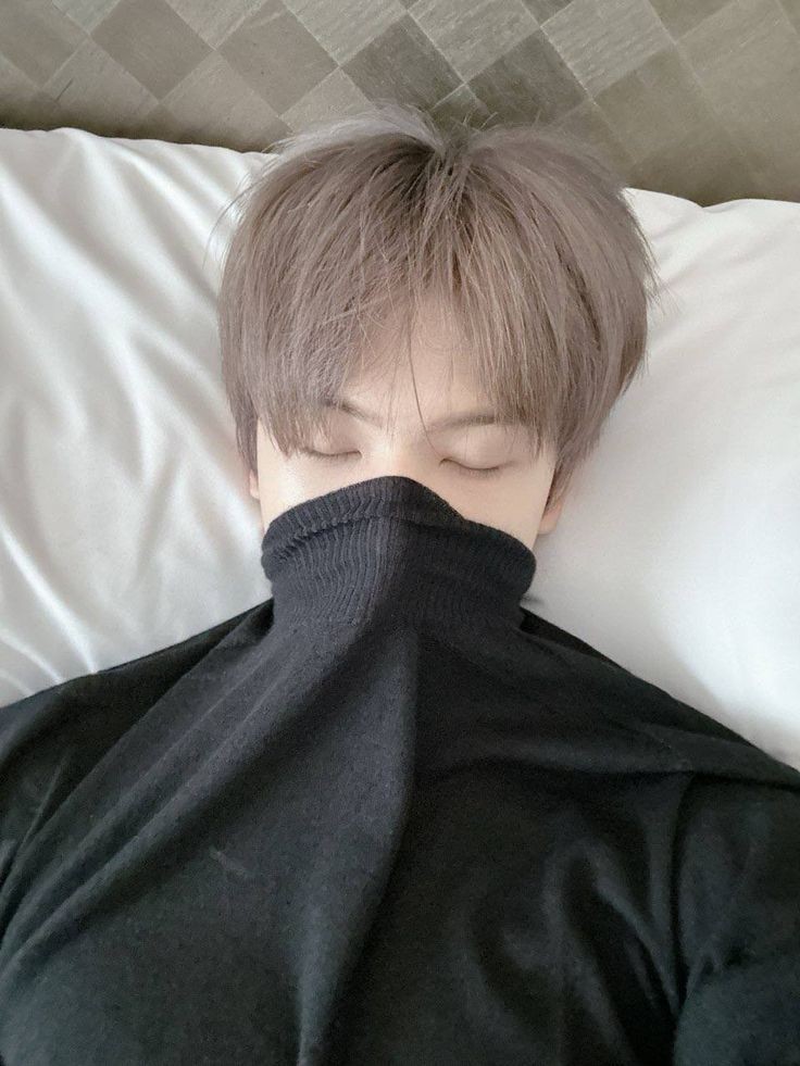 pjstronomy's tweet photo. my cuddly boyfie 🫳🏼🫳🏼 https://t.co/Av79VIC2UI