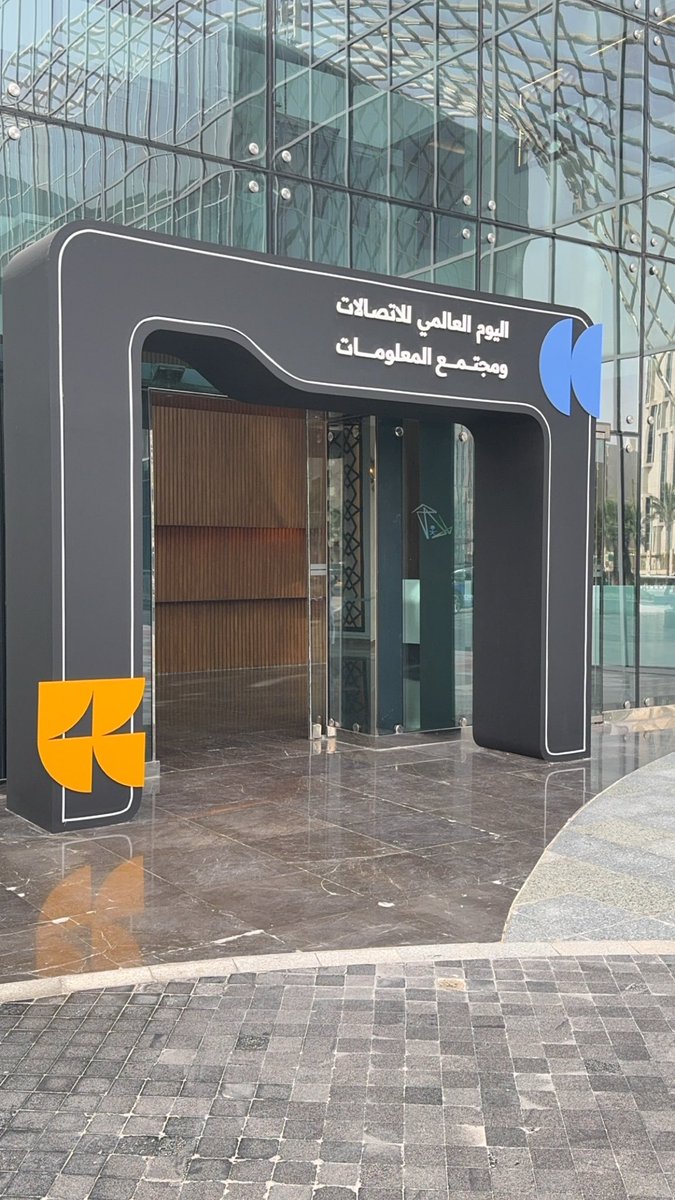 Aziz_Nefaie's tweet photo. أدرت اليوم لقاء جميل عن الذكاء الاصطناعي في السعودية و هذي أبرز النقاط اللي تعلمتها:

- الوقت اللي نعيش فيه ذهبي بالنسبة لريادة الأعمال بشكل عام و لشركات الذكاء الاصطناعي بشكل خاص (لوجود ممكنات حكومية و فرص كبيرة)

- وين الفرص؟ كثيرة لكن ذكر الضيوف إن على رأسها بناء نماذج محلية عالية الجودة و تقاطع الذكاء الاصطناعي مع الأمن السيبراني

- من الشركات اللي تعرفت عليها أول مرة:

1. شركة Nommas @nommasai والمختصة بتقليل التكاليف و زيادة الجودة للمصانع عن طريق استخدام الذكاء الاصطناعي

هدفهم المستقبلي بناء agent يعمل كمستشار و يقوم بتحليل عمليات المصنع بالكامل 

2. شركة fathom واللي بدأت تعمل في الشرقية مع @saudi_aramco و شركات النفط و الغاز و وسعت مجال عمالها ليشمل قطاعات أخرى 

حاليا عندهم منصة low-code تتيح لك بناء حلول للذكاء الاصطناعي و تستطيع عرضها و بيعها عندهم (marketplace)

أشكر وزارة الاتصالات و تقنية المعلومات @McitGovSa و أيضًا ضيوف الجلسة: عبدالعزيز السبيعي و غيداء الطاسان