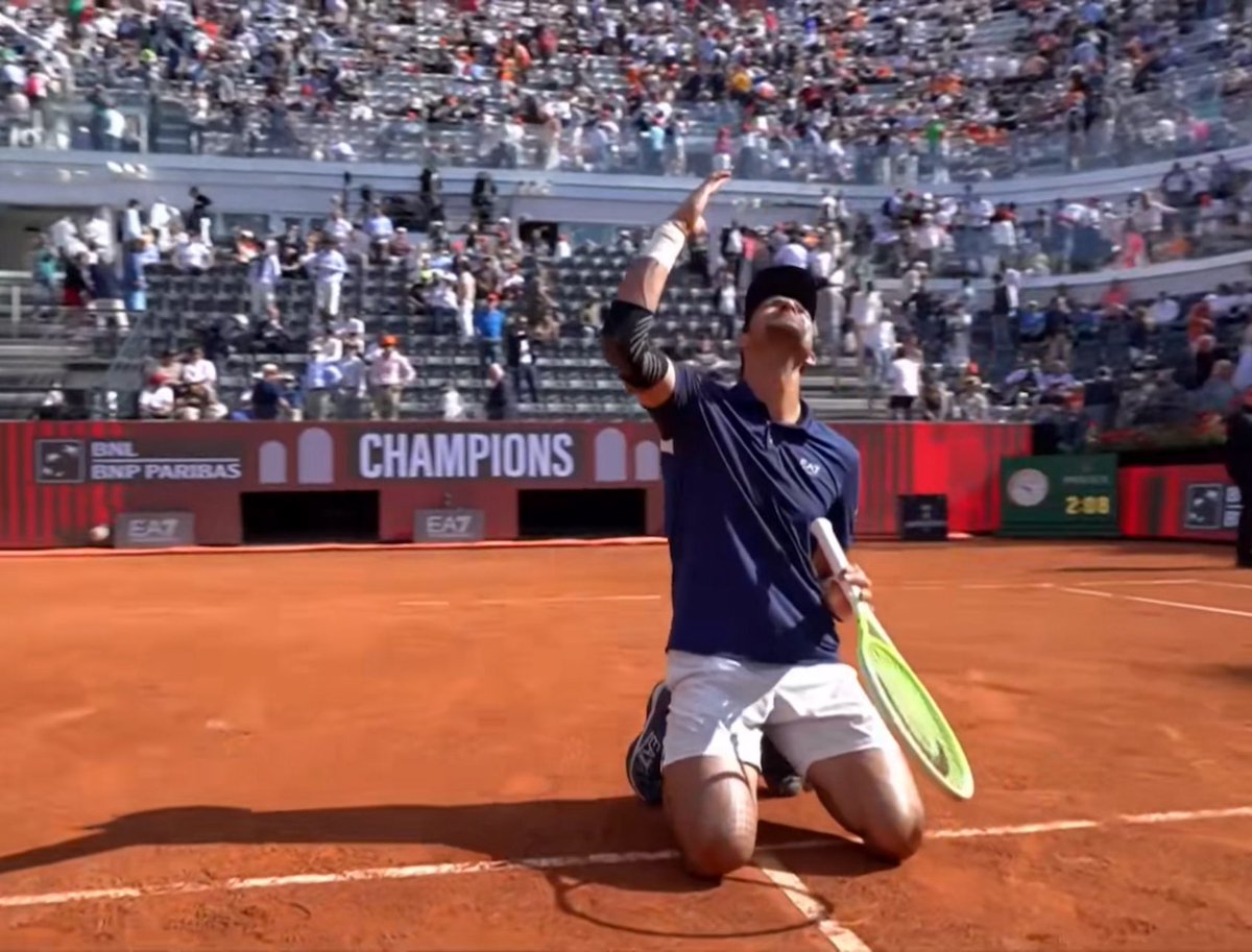 En un dramático cierre, más de dos horas de partido, Marcelo Arévalo🇸🇻 y Mate Pavic 🇭🇷 consiguen el título en el Máster 1000 de Roma 👏 👏 👏 

#ElSalvador 🎾🇸🇻 
<a href="/CheloArevaloATP/">Marcelo Arevalo</a>