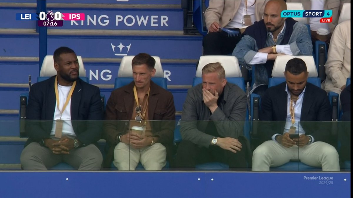 Patrząc na ekipę w loży honorowej na King Power Stadium, można przypuszczać, że dzisiaj wieczorem będzie tam jeszcze grubiej niż w Kąkolewnicy.