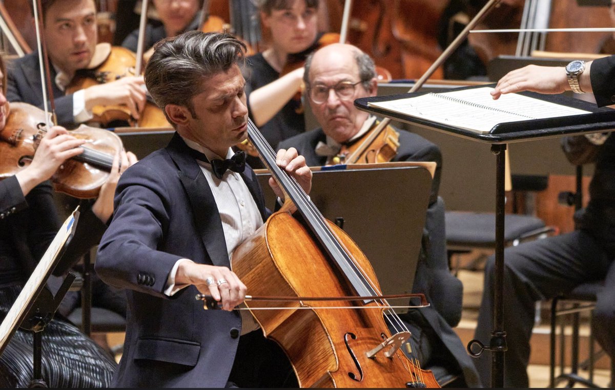 Last night « Shostakovich Festival » in Leipzig <a href="/Gewandhaus/">Gewandhausorchester</a> 

Cello concerto n°1 with Andris Nelsons &amp; <a href="/BostonSymphony/">Boston Symphony</a> 
and Shostakovich Prélude as an encore with the great cello section and colleagues of BSO

Tomorrow cello concerto n°2 !
📷 (c)Jens Gerber