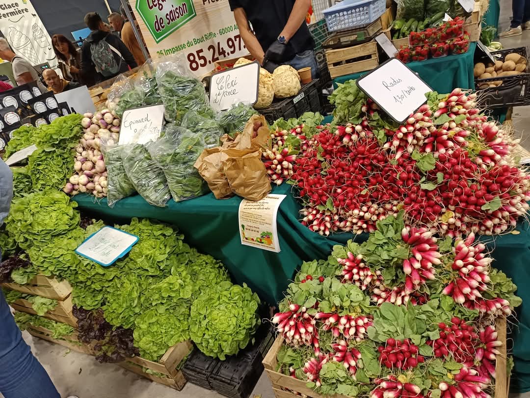 CathMelin's tweet photo. Une chouette promenade au salon de l'agriculture du Beauvaisis, et un panier bien garni au retour 🐄🥬🥖 https://t.co/um7LbQCl1y