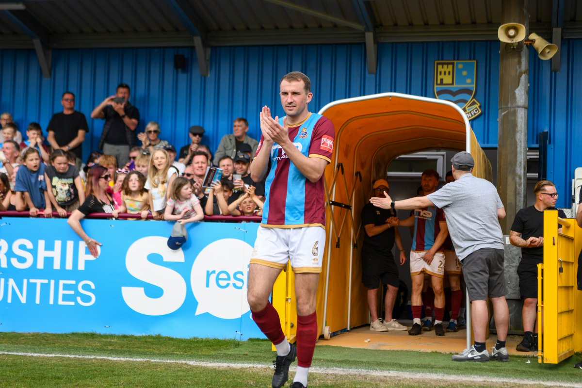 Farnham Town FC tweet media