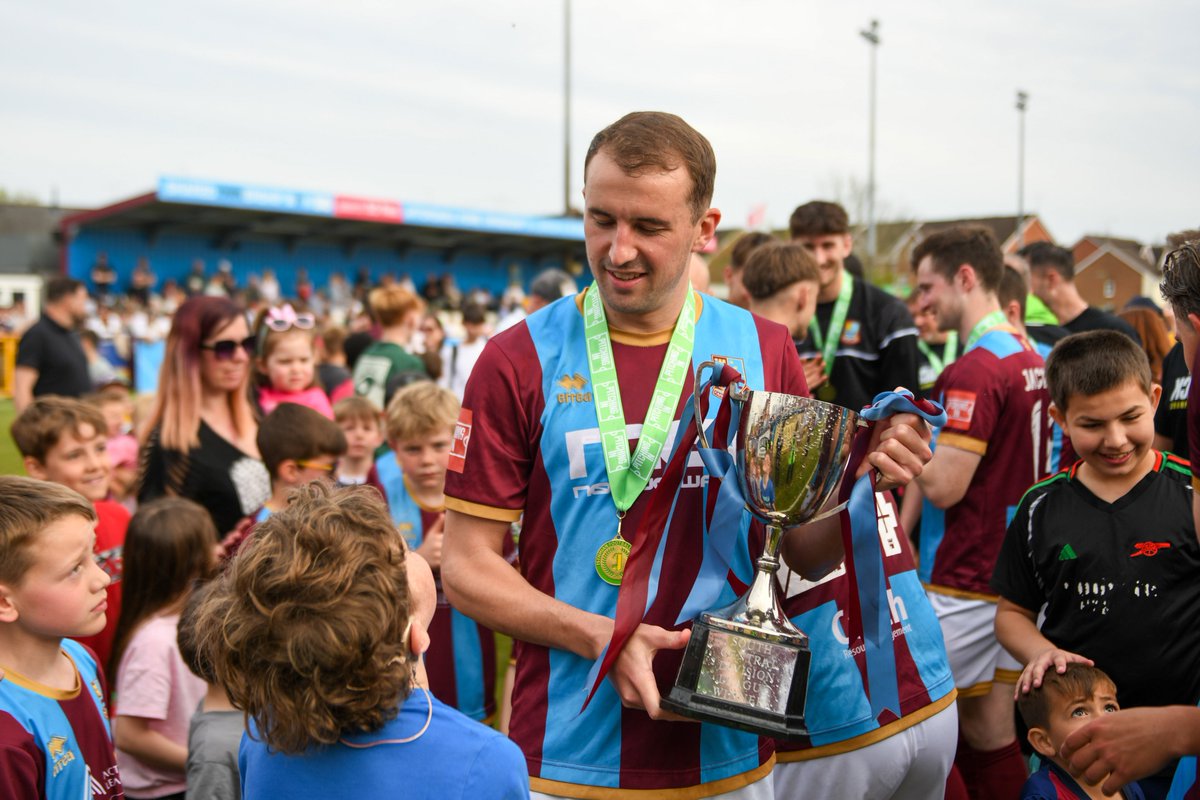 Farnham Town FC tweet media