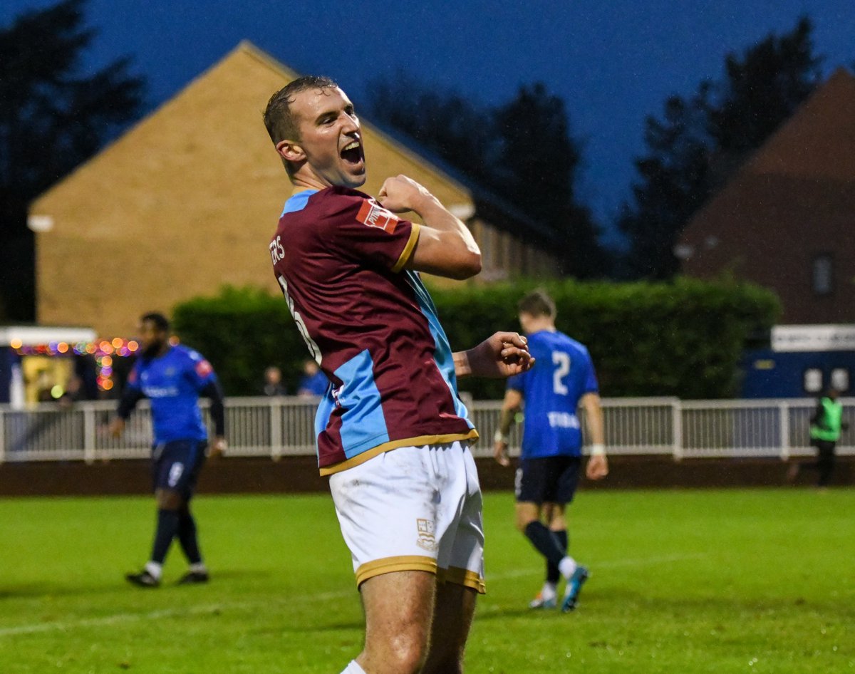 Farnham Town FC tweet media