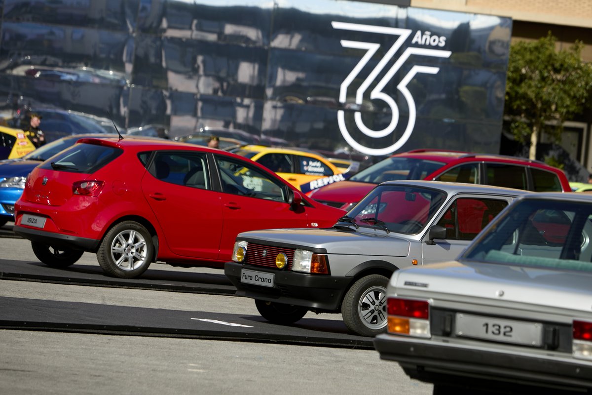 automobilebcn's tweet photo. 🎉 Y así, sin darnos cuenta... ¡Estamos a punto de cerrar una edición increíble y que nos ha dejado momentos para recordar!:

🎂 El 75 cumpleaños de SEAT con una expo brutal.
🌍 El estreno mundial del nuevo EBRO S400.

🚗 Gracias por vivirlo con nosotros. Nos vemos a la próxima. https://t.co/0TlXxuMASf