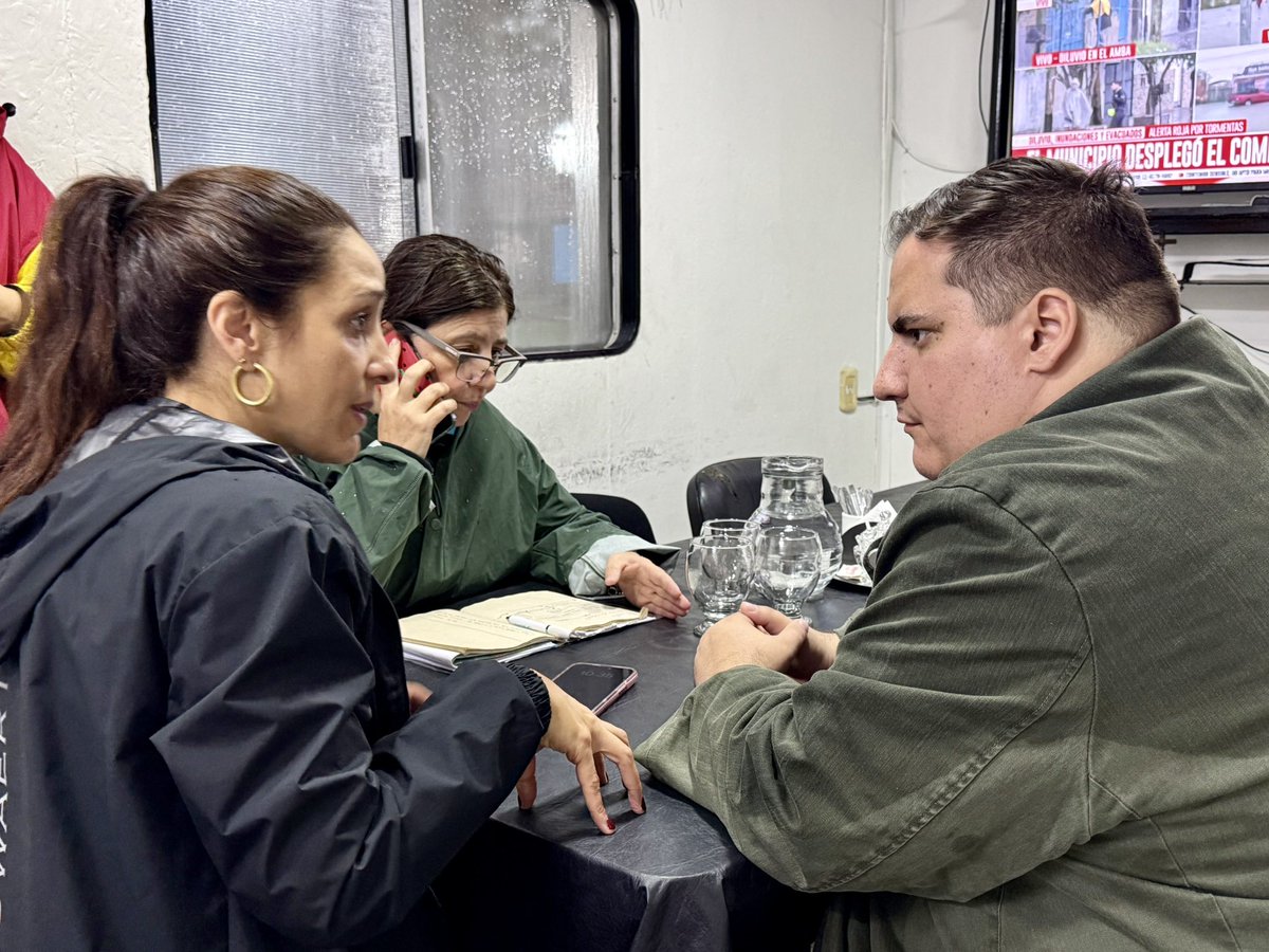 Srefidanza's tweet photo. Recorrimos las zonas afectadas por el temporal para planificar la asistencia junto a los comités de emergencia.

En Zárate participamos del Comité de Emergencia de la Provincia junto a Alicia Salman y @aguspropatoarg articulando respuestas urgentes para quienes más lo necesitan. https://t.co/BRJg9WGE0O