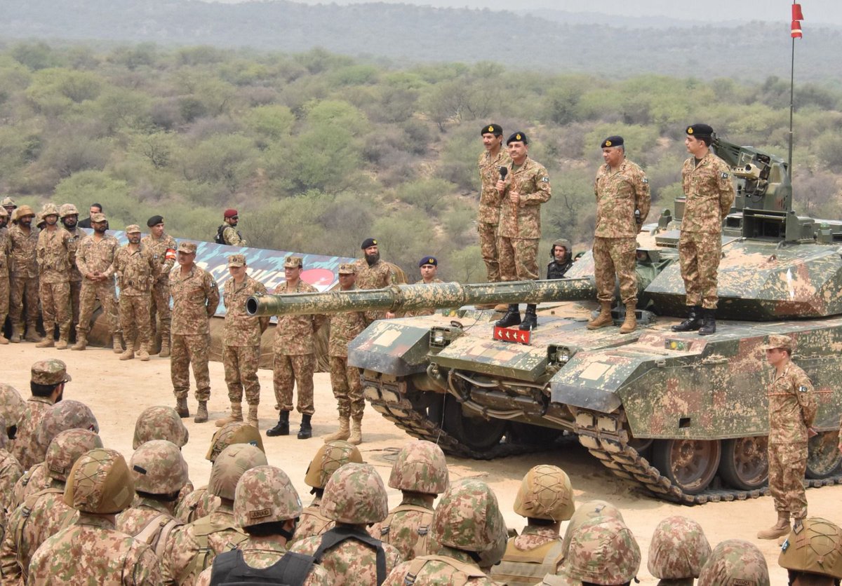 War_Analysts's tweet photo. Important Thread 🧵 

After recent border skirmishes, Pakistan’s Armed Forces urgently need to modernize. Here’s a thread on critical steps needed to prepare for the evolving threat landscape.
#PakistanDefense #LOC

1/9