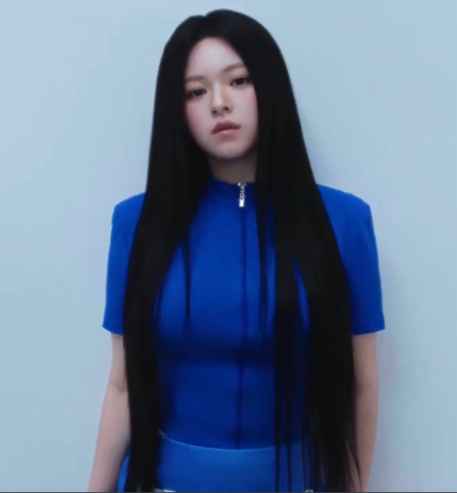 neqmis's tweet photo. jeongyeon being the video opener, you know this comeback is gonna be good as hell https://t.co/gaogPDMvRw