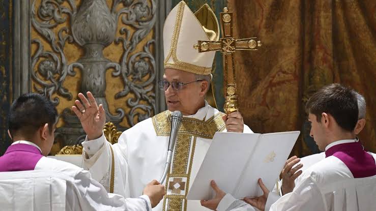 La famille repose sur une "union stable entre un homme et une femme", a estimé dimanche le Pape Léon XIV, se démarquant de son prédecesseur le Pape François sur la question de l'homosexualité. Léon XIV "ne compte pas promouvoir les relations entre personnes de même sexe".