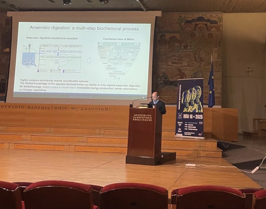 I gave a talk at #HBIO 16 about our machine-learning tool #MICROPHERRET focused on the functional association of #microbial #genomes 😀👍