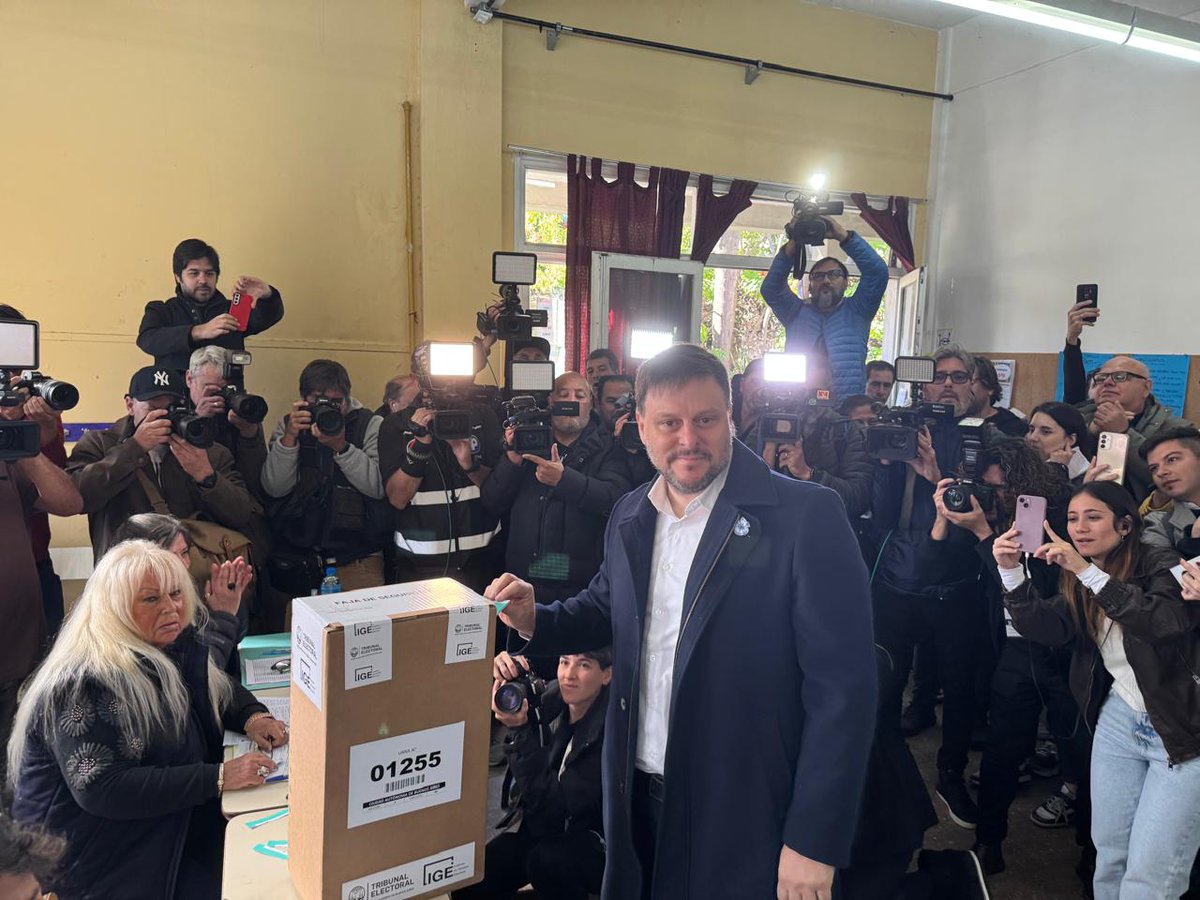 SantoroLeandro's tweet image. Votemos con esperanza.
Sin odio y sin trampas.
Hoy el poder lo tiene solo la gente. Que le sume a la democracia!