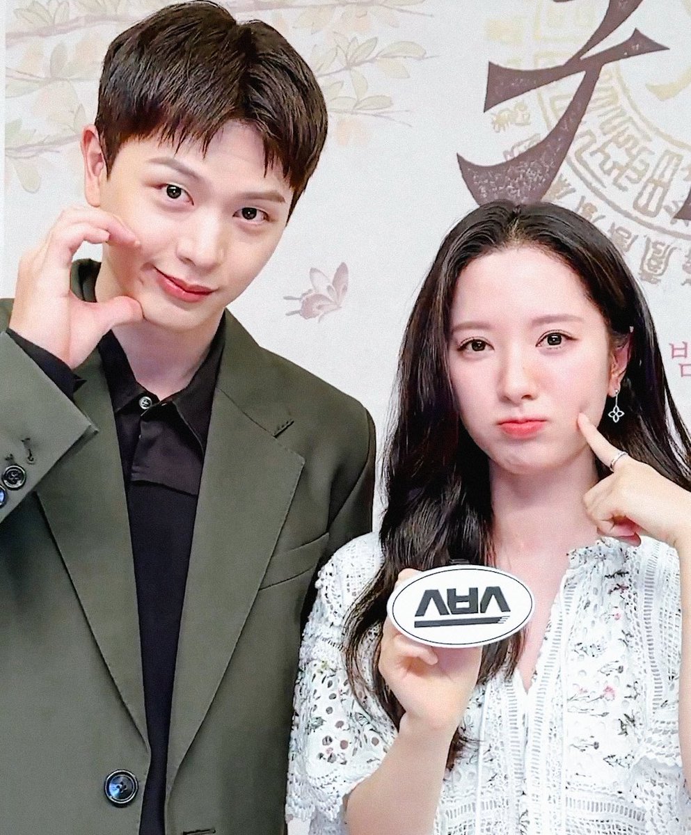 everyday__is's tweet photo. 누가 더 귀엽나요? 
- 강철여리요🥰 

 #귀궁
#TheHauntedPalace
#육성재 #김지연 https://t.co/IgAk8wkPdo